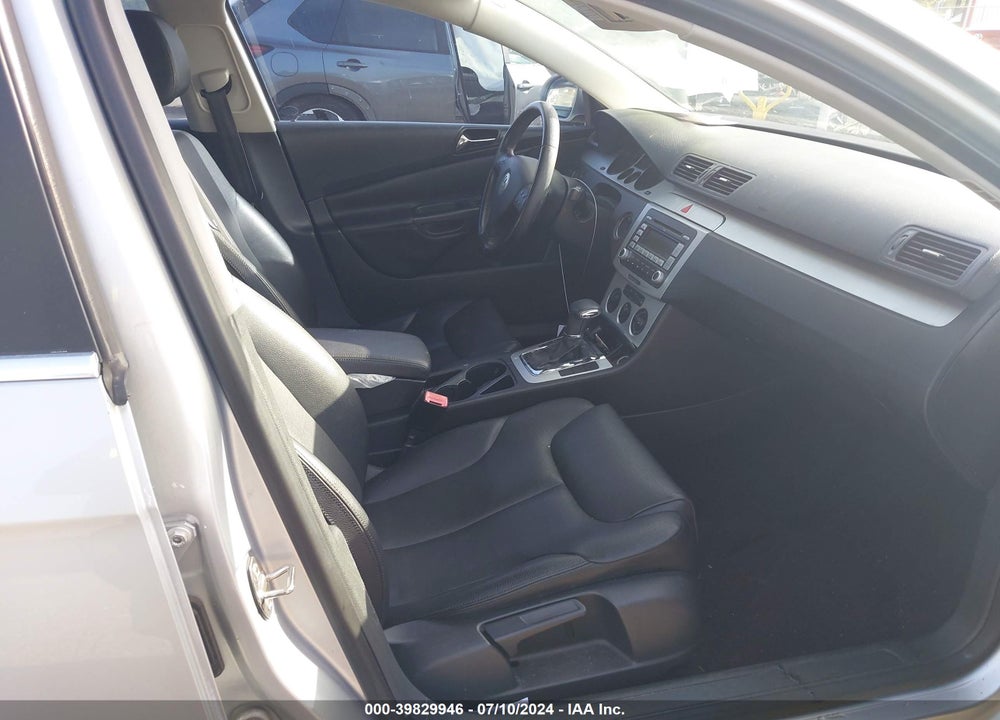 2008 VOLKSWAGEN PASSAT KOMFORT VIN: WVWAK73C68E097412
