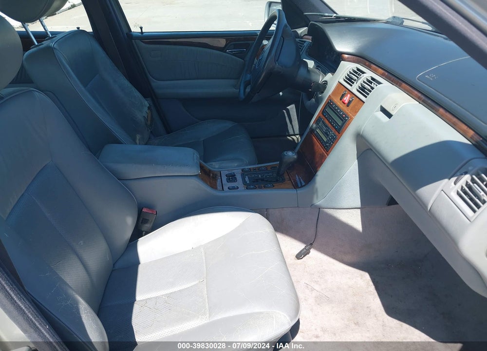 1998 MERCEDES-BENZ E 320 VIN: WDBJF65F5WA550251