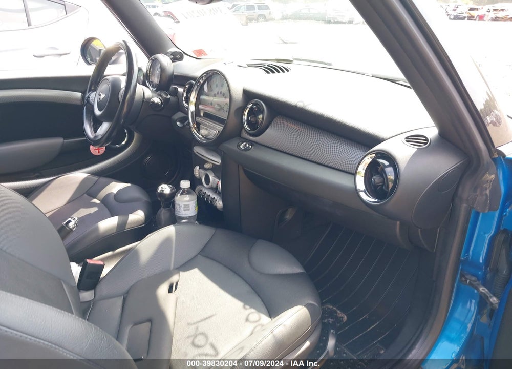 2010 MINI COOPER S VIN: WMWMS3C54ATY51803