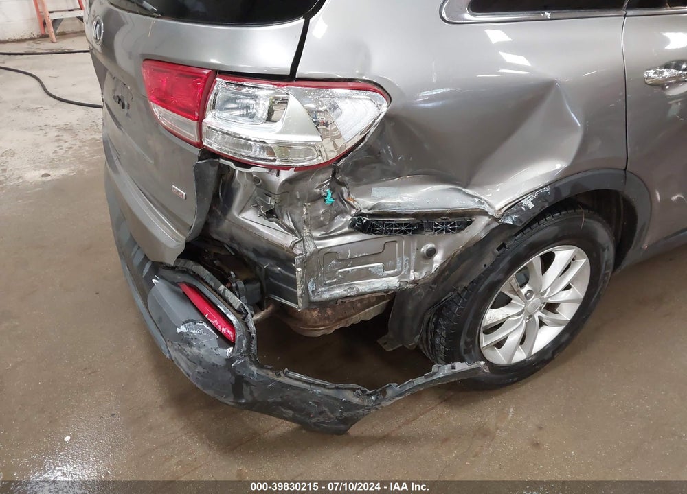 2018 KIA SORENTO 2.4L LX VIN: 5XYPGDA36JG423378