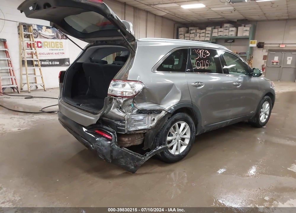 2018 KIA SORENTO 2.4L LX VIN: 5XYPGDA36JG423378