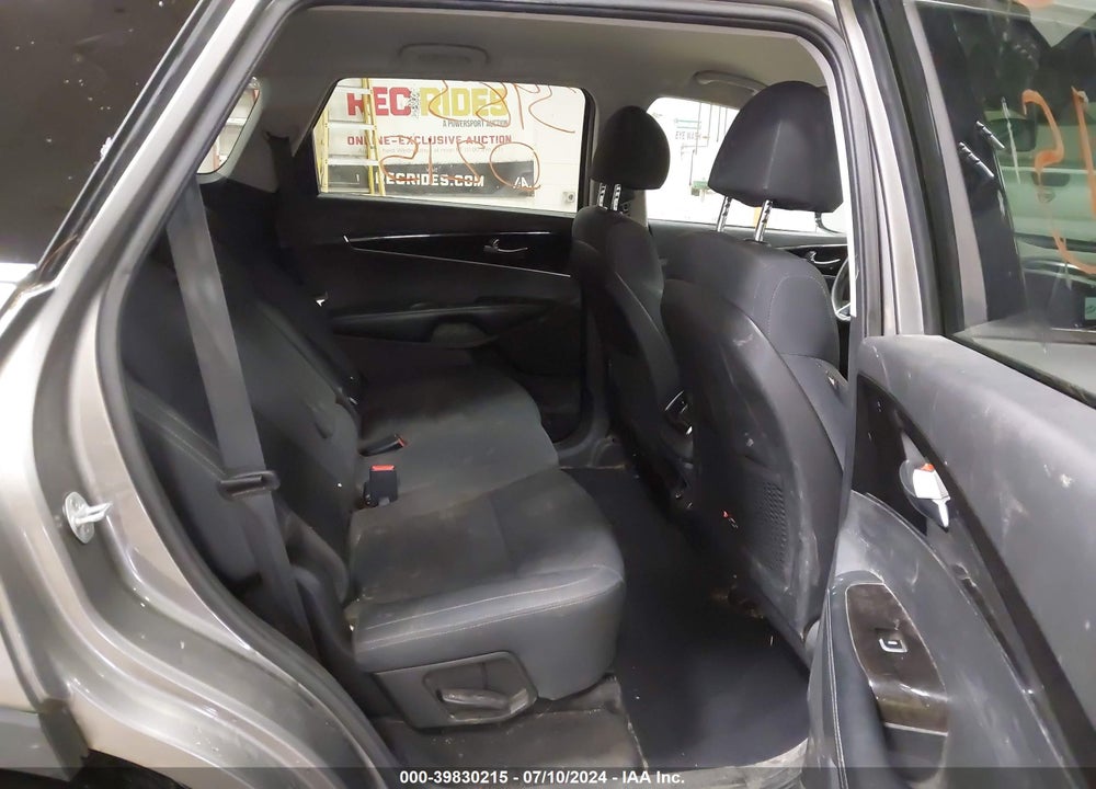 2018 KIA SORENTO 2.4L LX VIN: 5XYPGDA36JG423378
