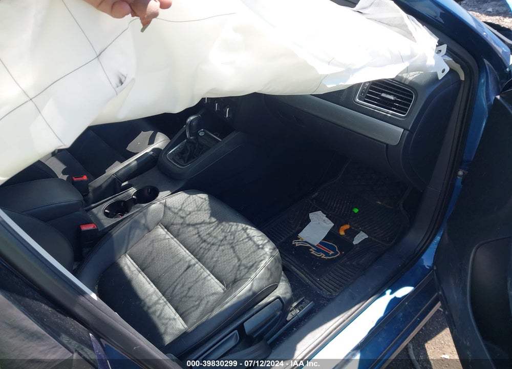 2015 VOLKSWAGEN JETTA 1.8T SE VIN: 3VWD17AJ8FM231844