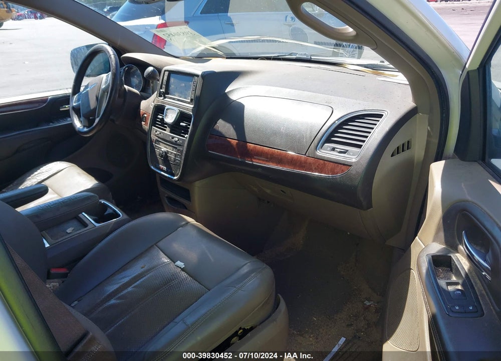 2011 CHRYSLER TOWN & COUNTRY TOURING-L VIN: 2A4RR8DG5BR781572