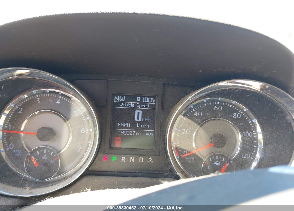 2011 CHRYSLER TOWN & COUNTRY TOURING-L VIN: 2A4RR8DG5BR781572