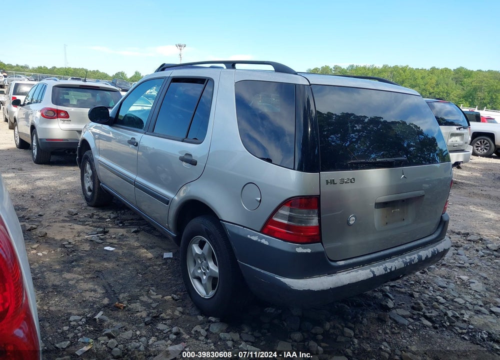 1999 MERCEDES-BENZ ML 320 VIN: 4JGAB54E4XA125908