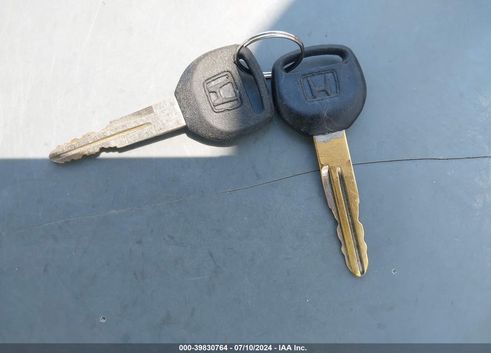 2000 HONDA CR-V LX VIN: JHLRD2846YS005432