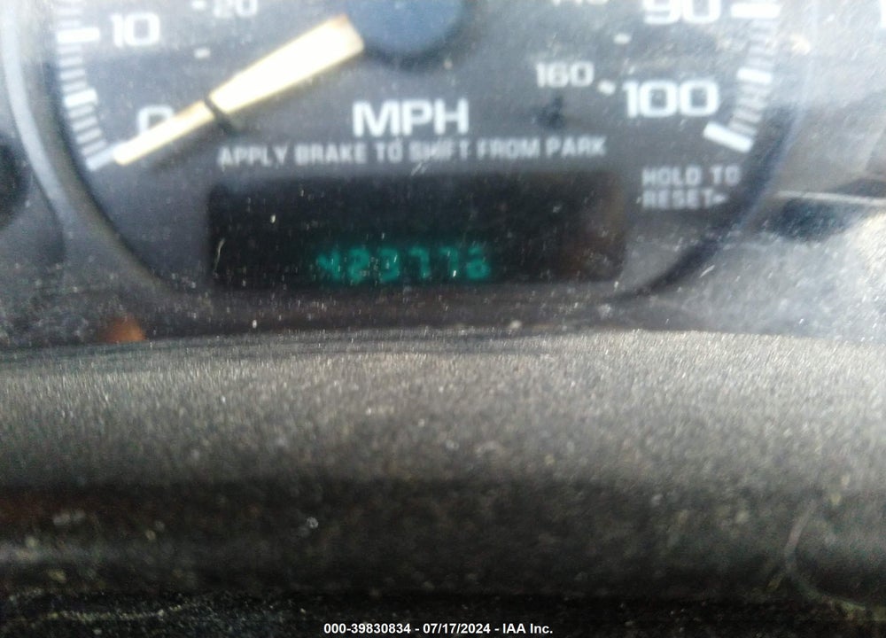 2002 CHEVROLET SUBURBAN 1500 LT VIN: 1GNEC16Z82J191549