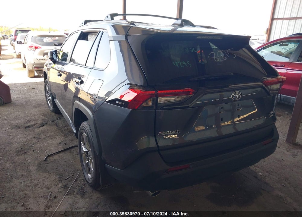 2024 TOYOTA RAV4 XLE VIN: 2T3P1RFV4RC421636