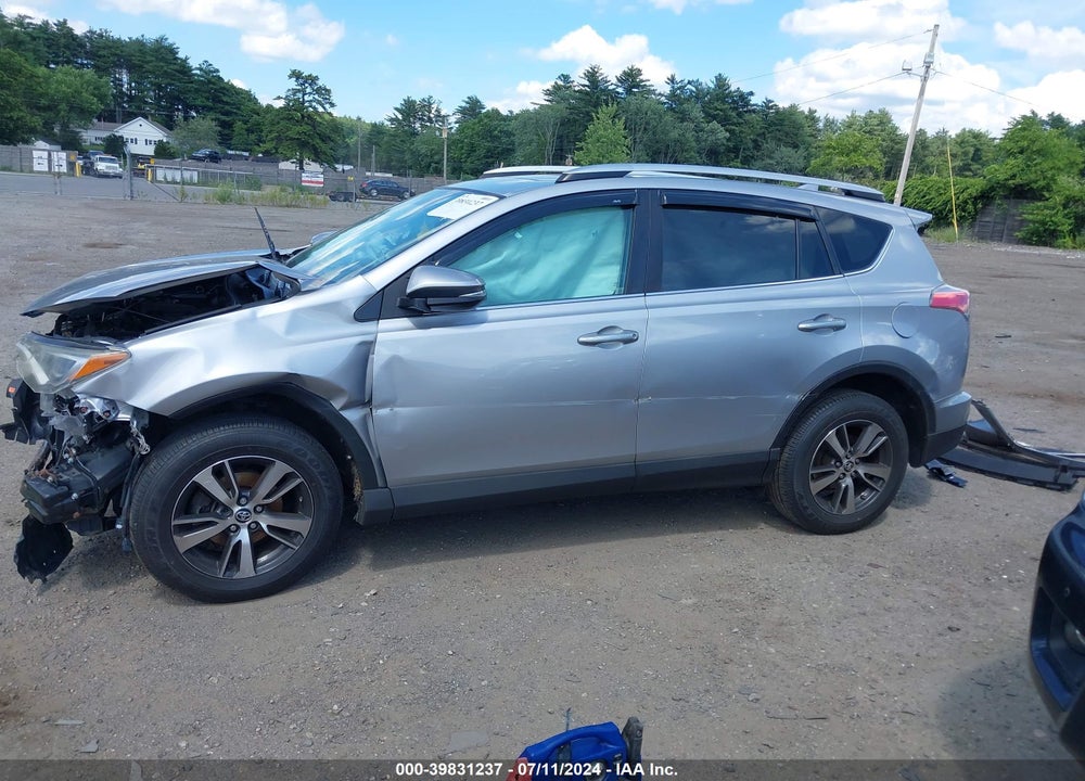2016 TOYOTA RAV4 XLE VIN: 2T3RFREV4GW452845