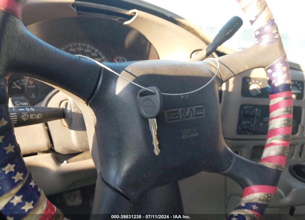 2001 GMC SAFARI SL VIN: 1GTDM19W31B502560