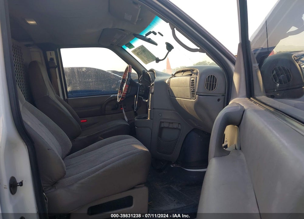 2001 GMC SAFARI SL VIN: 1GTDM19W31B502560