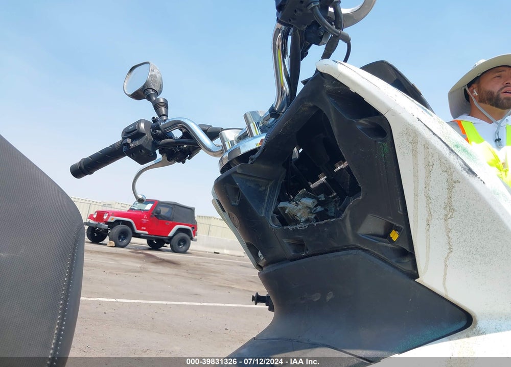 2017 HONDA PCX 150 VIN: RLHKF1807HY200100