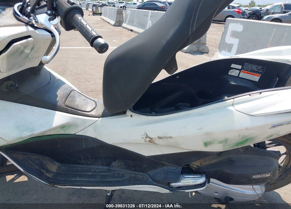 2017 HONDA PCX 150 VIN: RLHKF1807HY200100