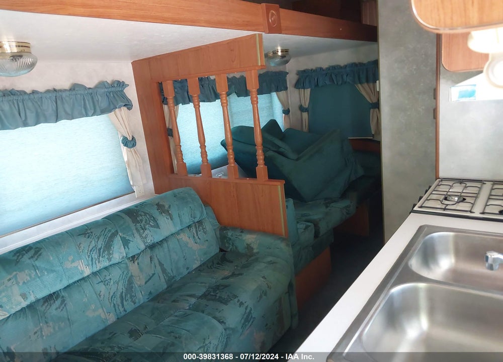 1996 COAC 5THW VIN: 1TC3B5720T1004693