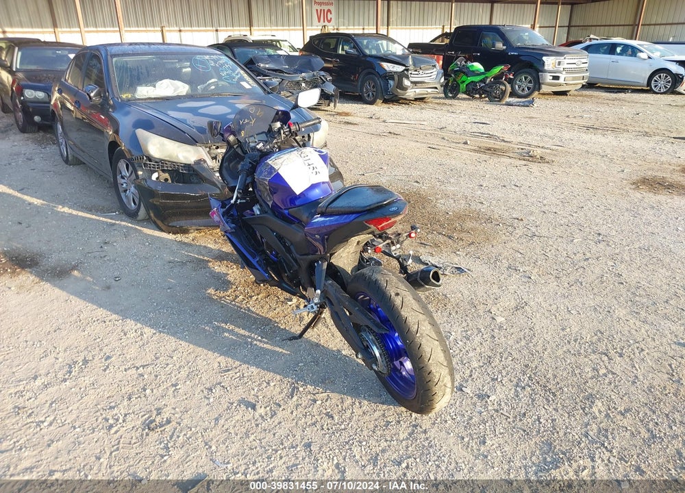 2024 YAMAHA YZFR3 A VIN: MH3RH18Y5RK014009