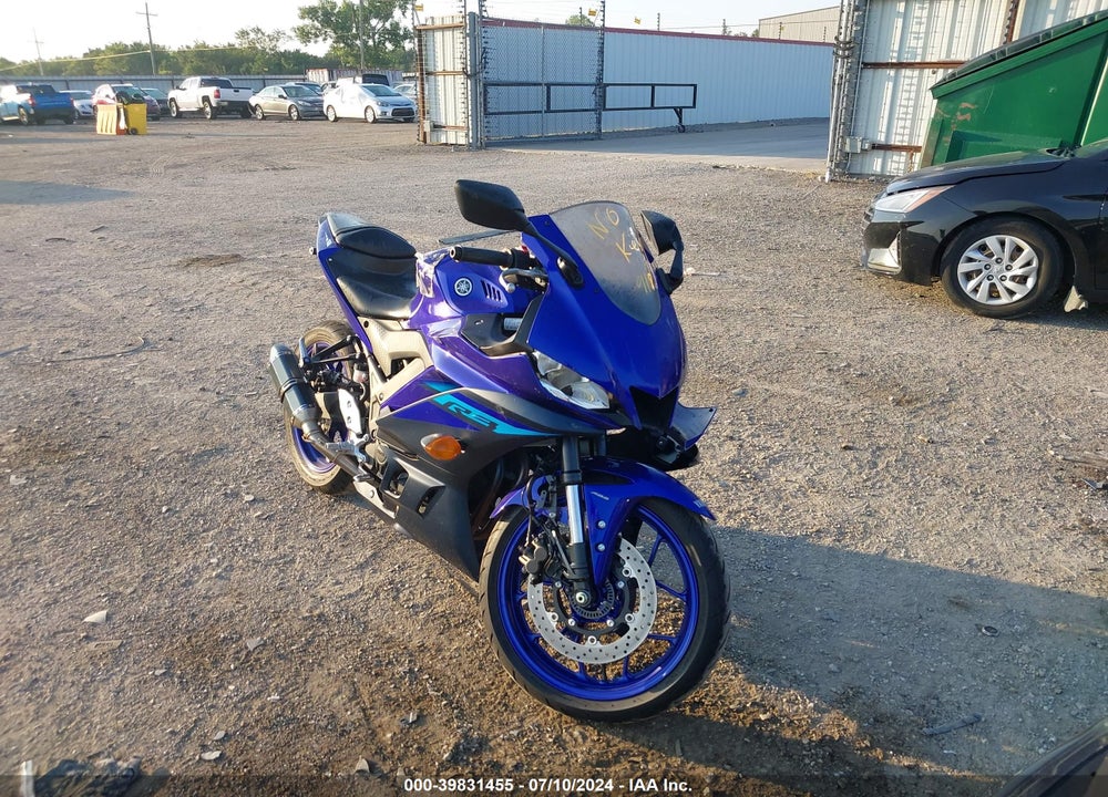2024 YAMAHA YZFR3 A VIN: MH3RH18Y5RK014009