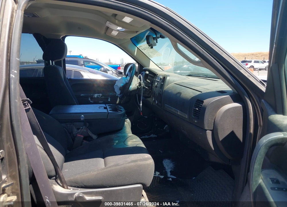 2013 CHEVROLET SILVERADO 1500 LT VIN: 1GCRCSE09DZ153738