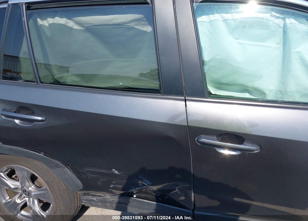 2022 TOYOTA RAV4 XLE VIN: 2T3P1RFV2NC300033