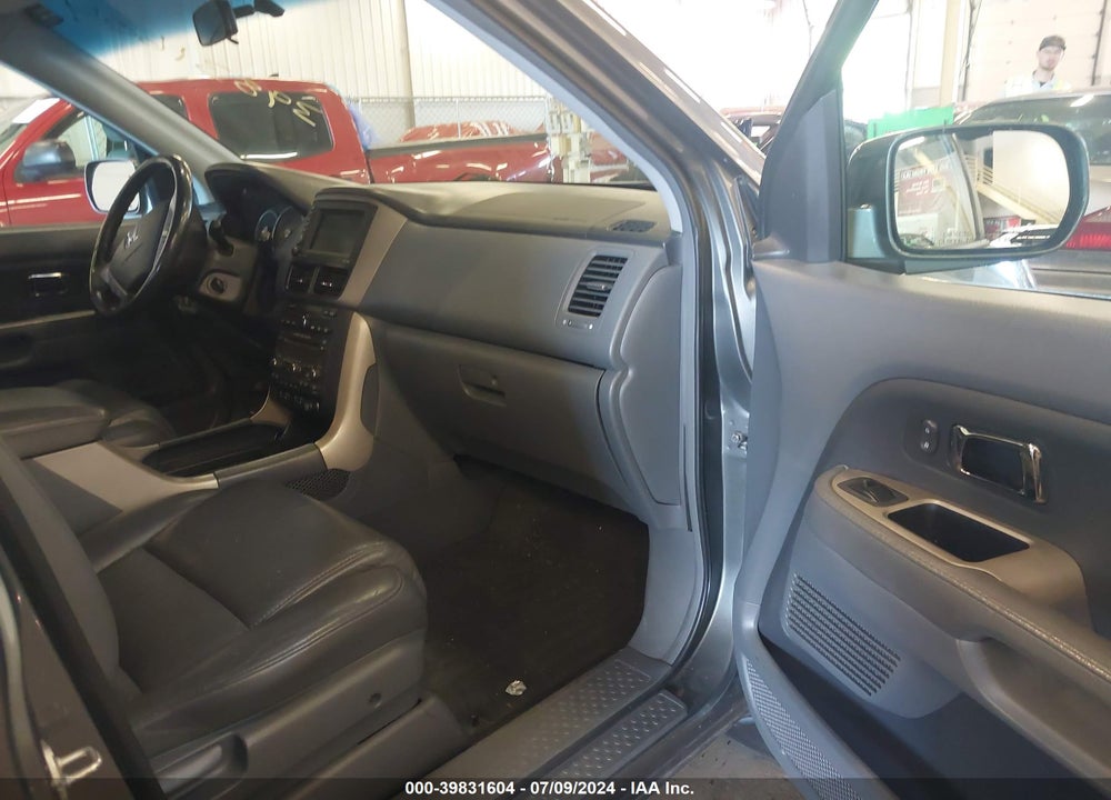 2007 HONDA PILOT EX-L VIN: 5FNYF28757B043050