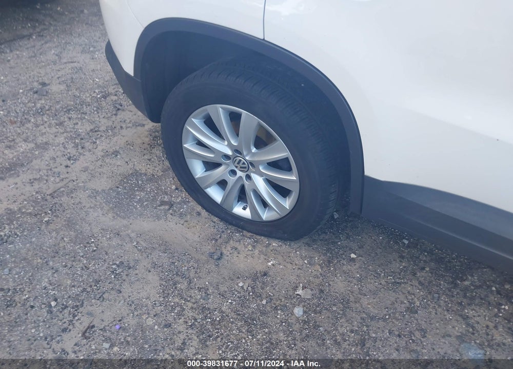 2009 VOLKSWAGEN TIGUAN SE VIN: WVGAV75N39W525983