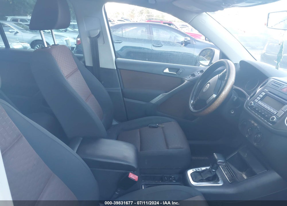 2009 VOLKSWAGEN TIGUAN SE VIN: WVGAV75N39W525983