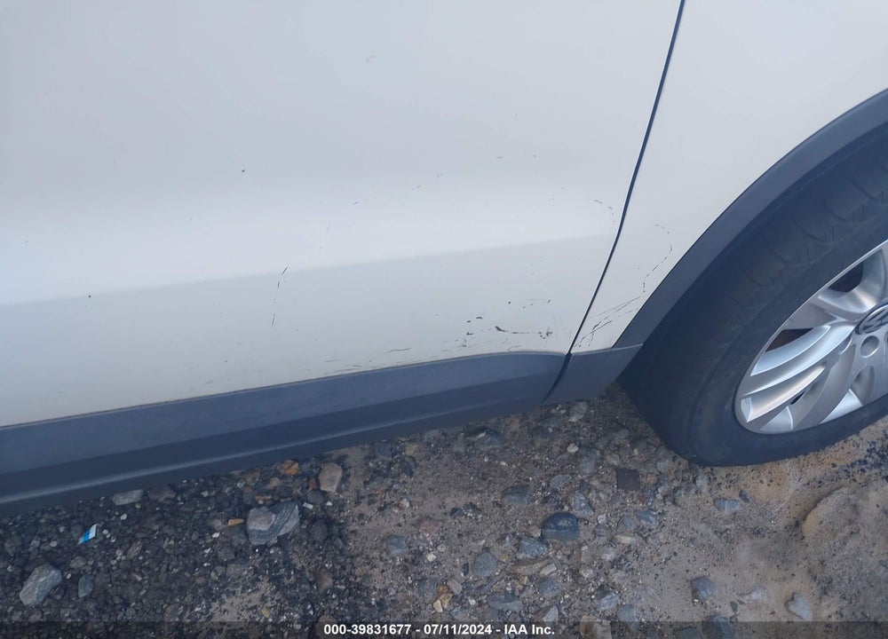 2009 VOLKSWAGEN TIGUAN SE VIN: WVGAV75N39W525983