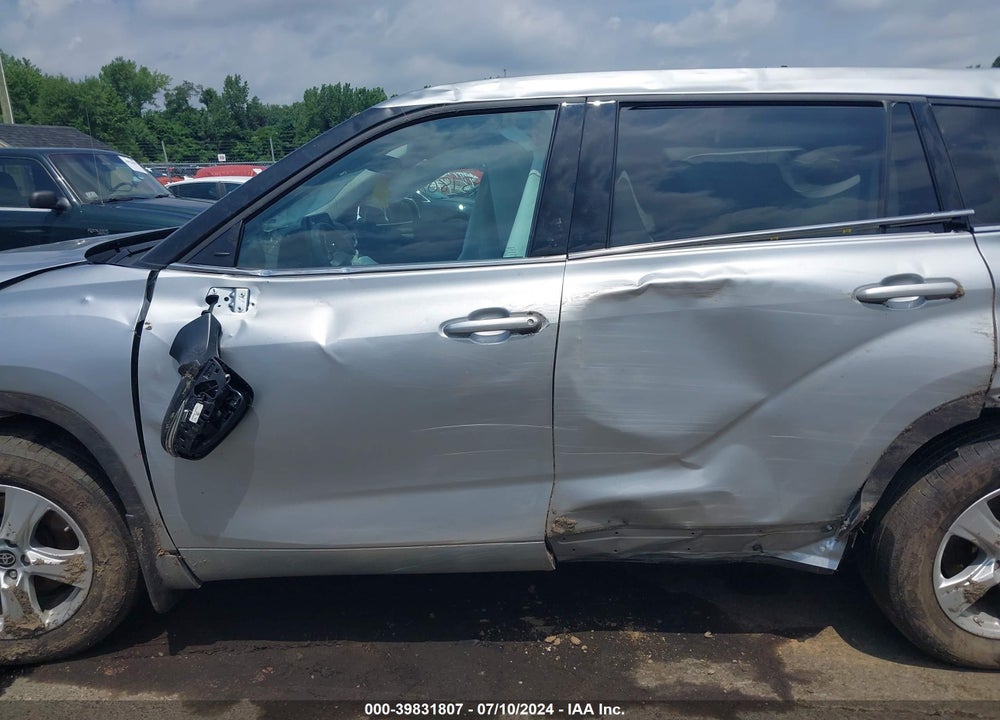 2022 TOYOTA HIGHLANDER VIN: 5TDBZRBH5NS193837