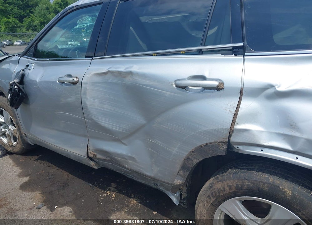 2022 TOYOTA HIGHLANDER VIN: 5TDBZRBH5NS193837