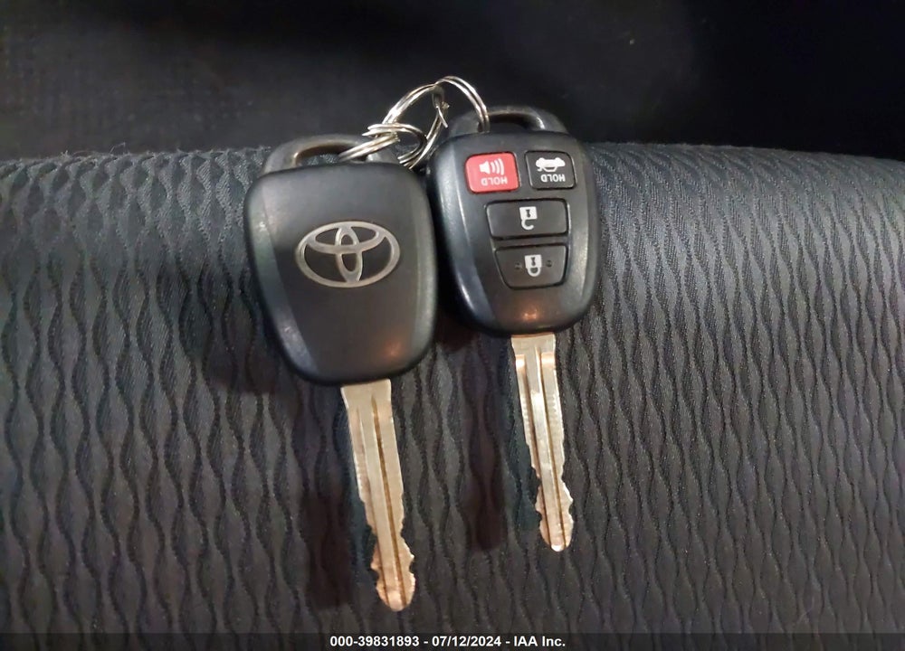 2018 TOYOTA COROLLA LE VIN: 2T1BURHE6JC076430