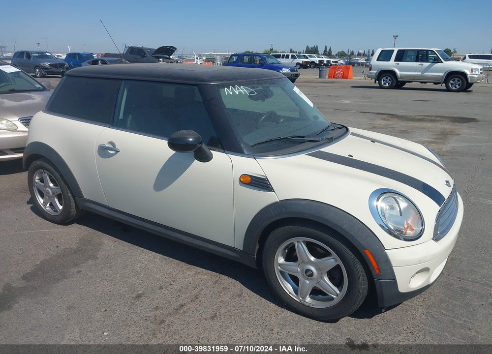 2008 MINI COOPER VIN: WMWMF33518TT62886