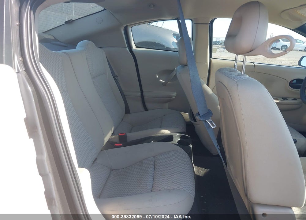 2007 SATURN ION 2 VIN: 1G8AN15F37Z138401
