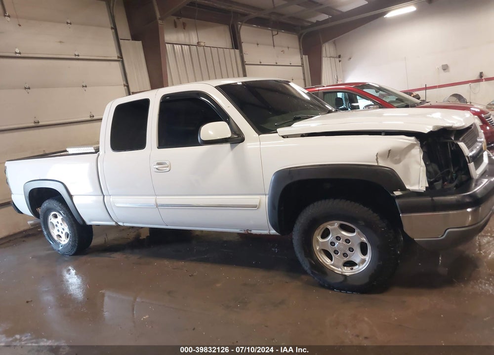 2003 CHEVROLET SILVERADO 1500 LS VIN: 2GCEK19T631106187