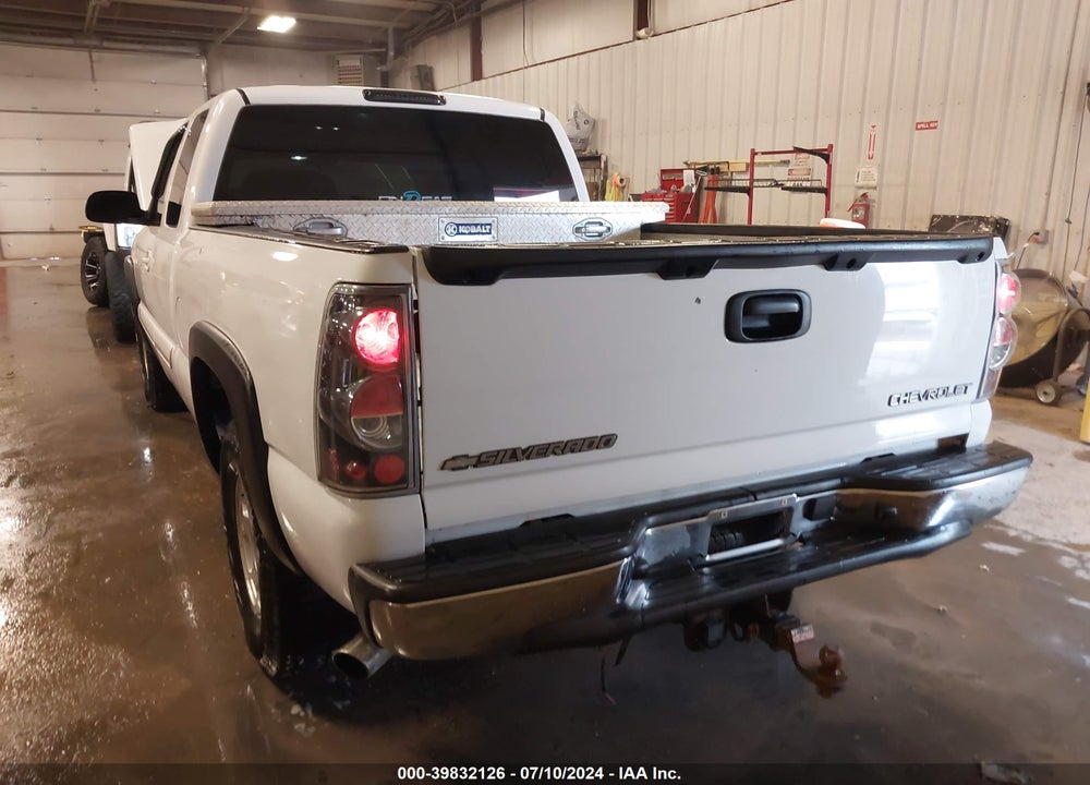 2003 CHEVROLET SILVERADO 1500 LS VIN: 2GCEK19T631106187