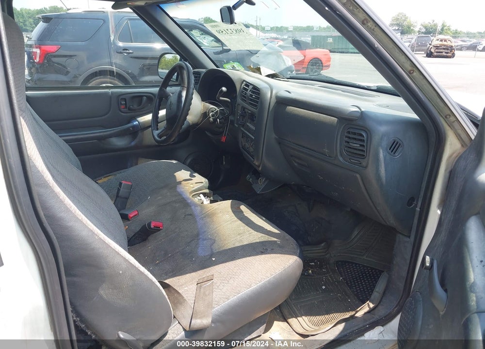 2001 CHEVROLET S-10 VIN: 1GCCS14581K188081