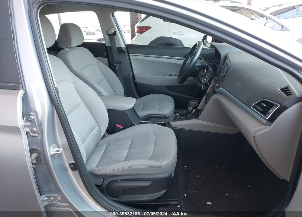 2017 HYUNDAI ELANTRA SE VIN: 5NPD74LFXHH206977