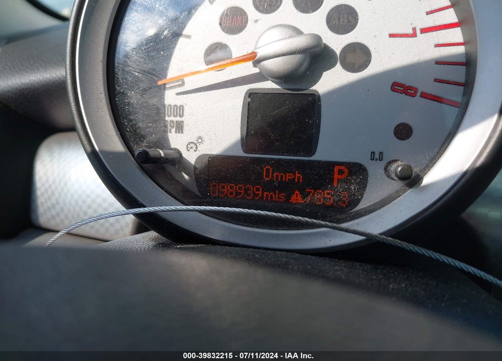 2009 MINI COOPER S VIN: WMWMF73529TV39888
