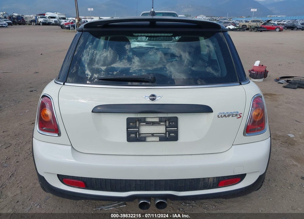 2009 MINI COOPER S VIN: WMWMF73529TV39888