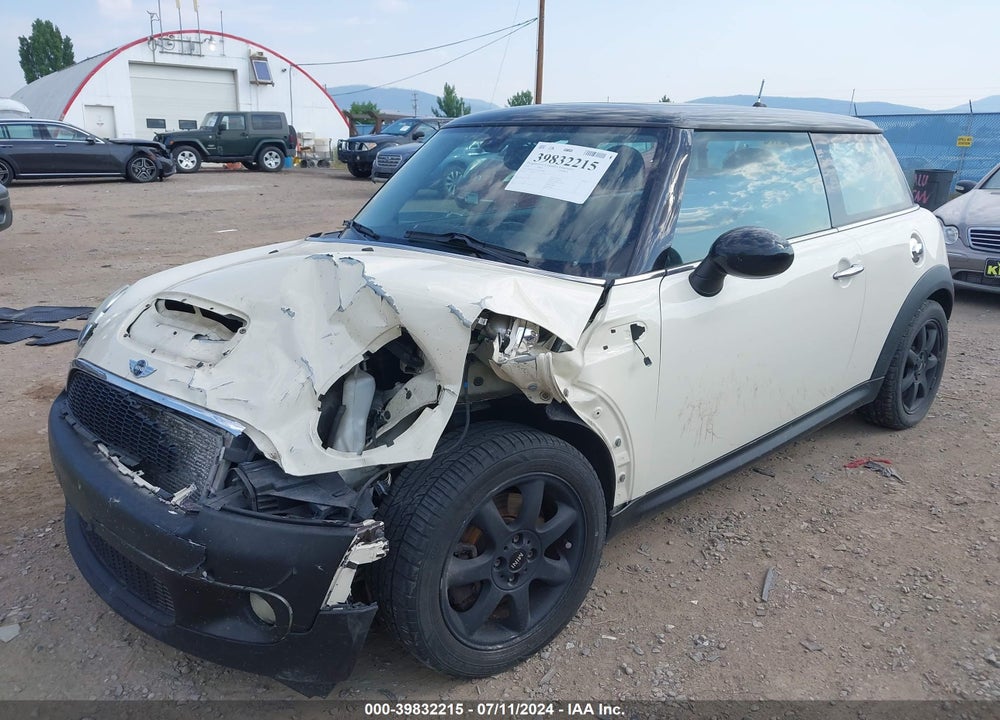 2009 MINI COOPER S VIN: WMWMF73529TV39888