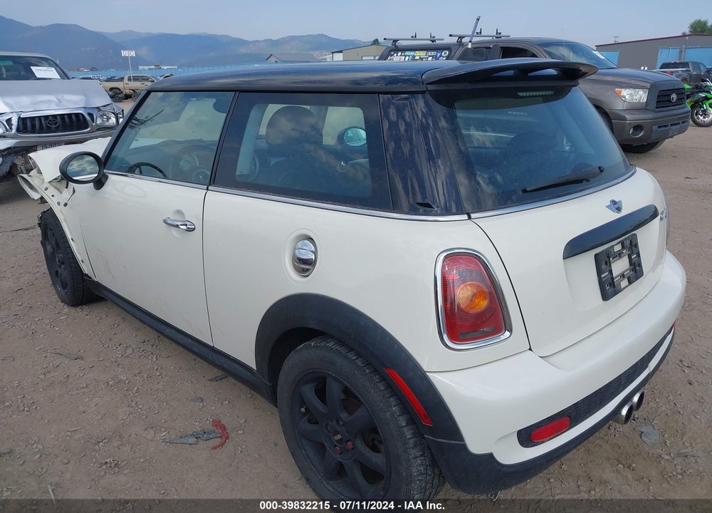 2009 MINI COOPER S VIN: WMWMF73529TV39888
