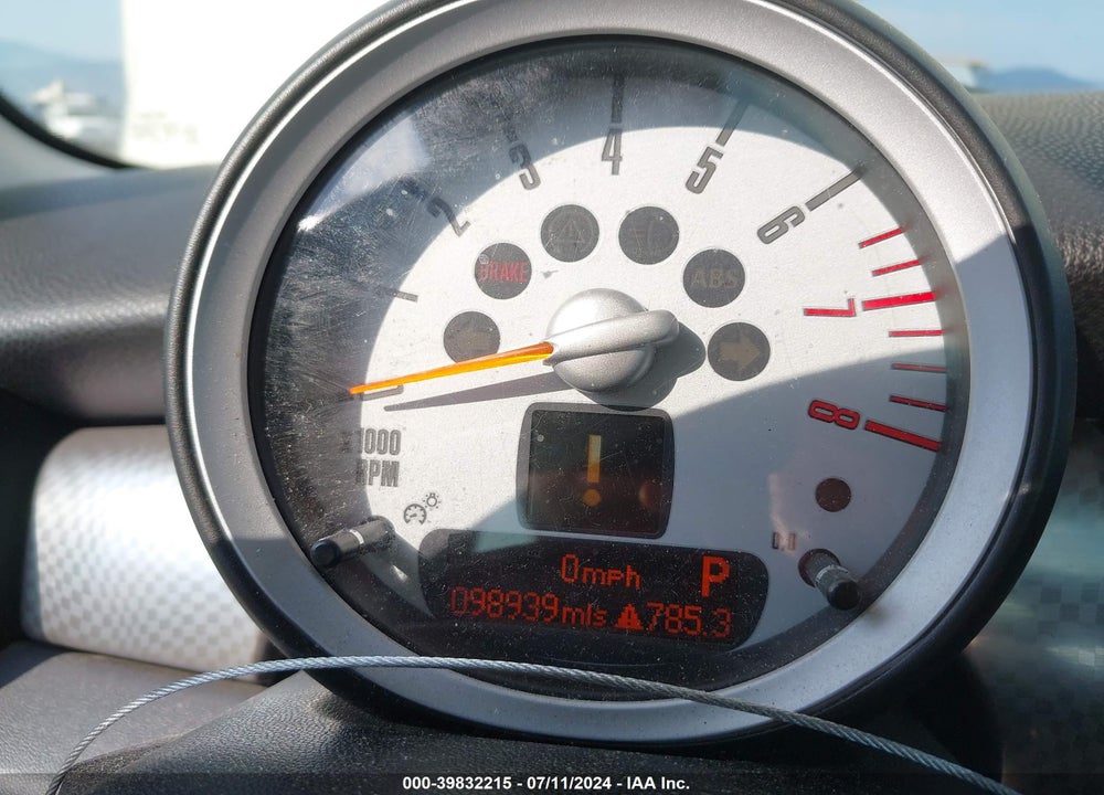 2009 MINI COOPER S VIN: WMWMF73529TV39888