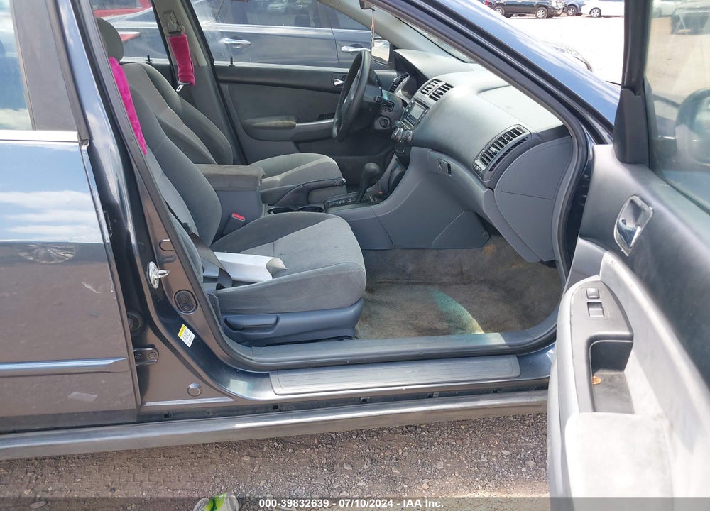 2005 HONDA ACCORD 2.4 LX VIN: 1HGCM56465A070548