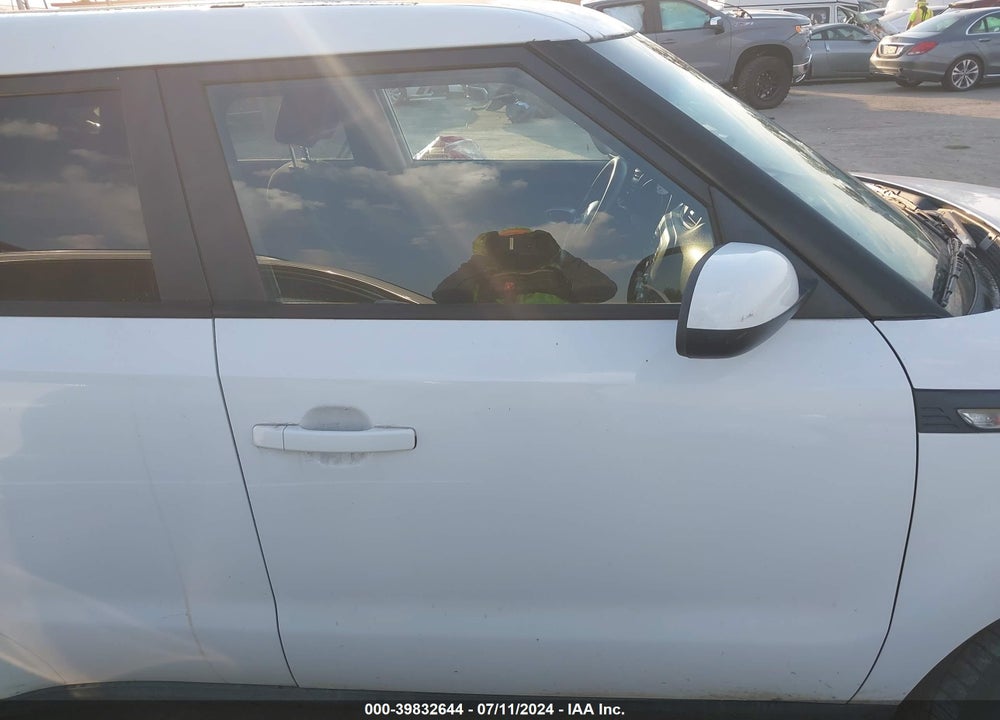 2014 KIA SOUL VIN: KNDJN2A27E7018575