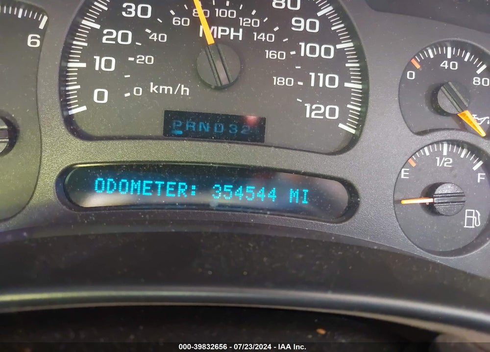2004 CHEVROLET TAHOE LS VIN: 1GNEC13Z94R247734