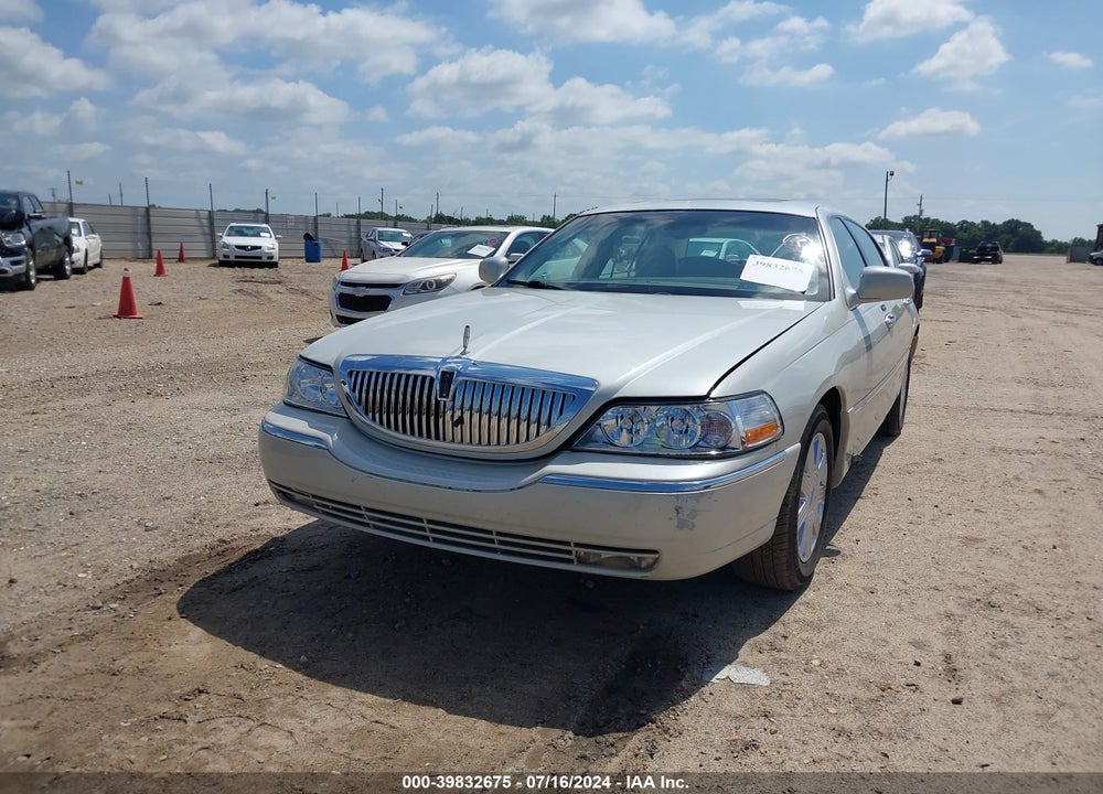 2004 LINCOLN TOWN CAR ULTIMATE VIN: 1LNHM83W54Y680308