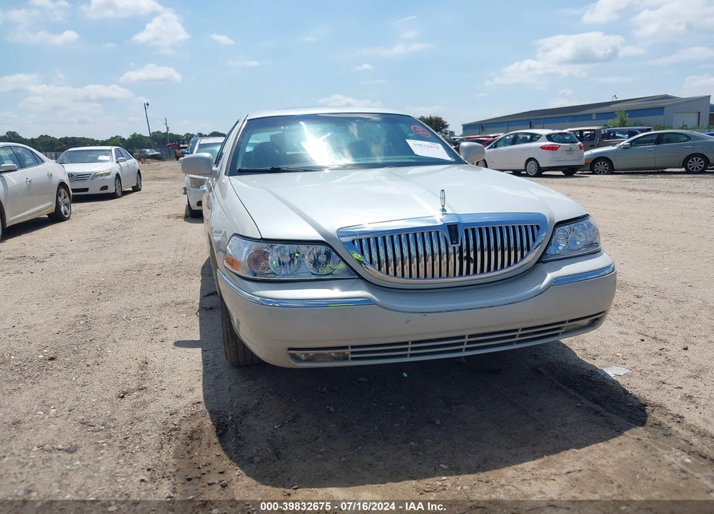 2004 LINCOLN TOWN CAR ULTIMATE VIN: 1LNHM83W54Y680308