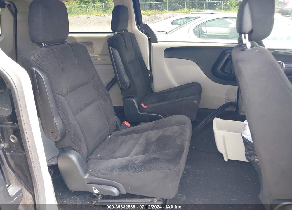 2016 DODGE GRAND CARAVAN SXT VIN: 2C4RDGCG2GR329232