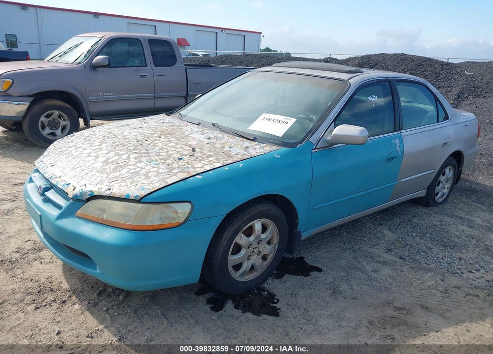 1998 HONDA ACCORD EX VIN: 1HGCG5651WA132388