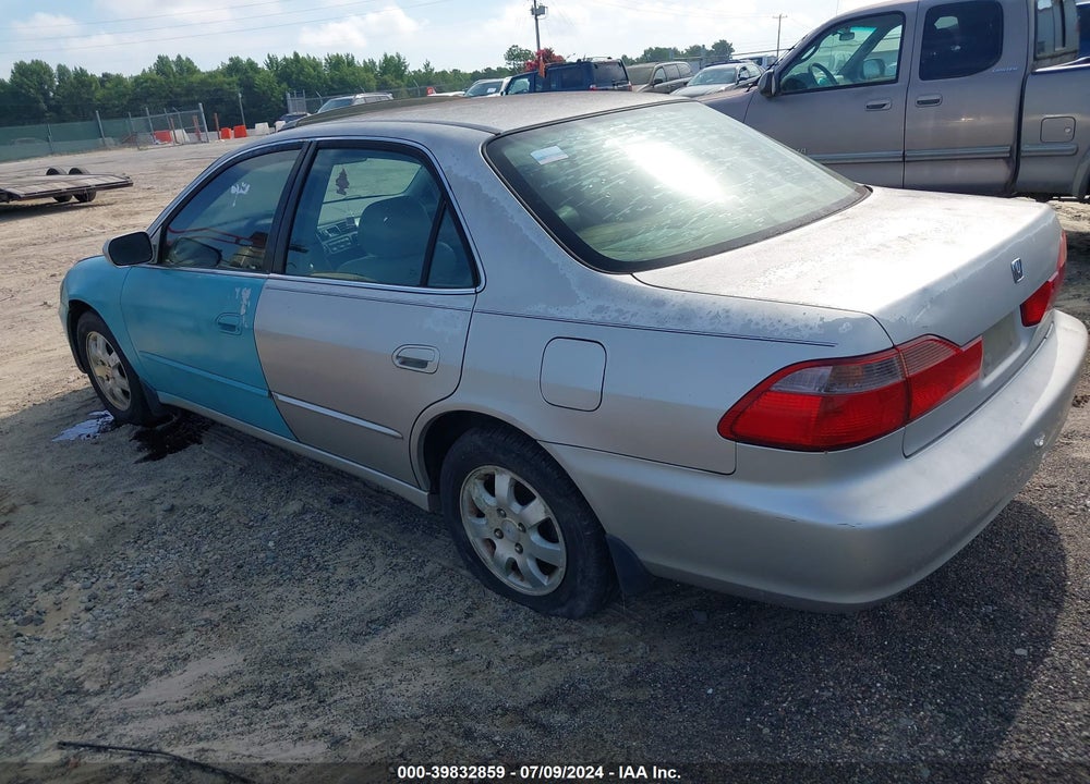1998 HONDA ACCORD EX VIN: 1HGCG5651WA132388