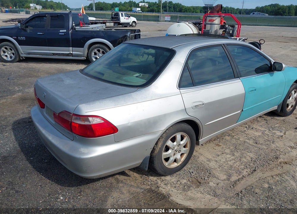 1998 HONDA ACCORD EX VIN: 1HGCG5651WA132388